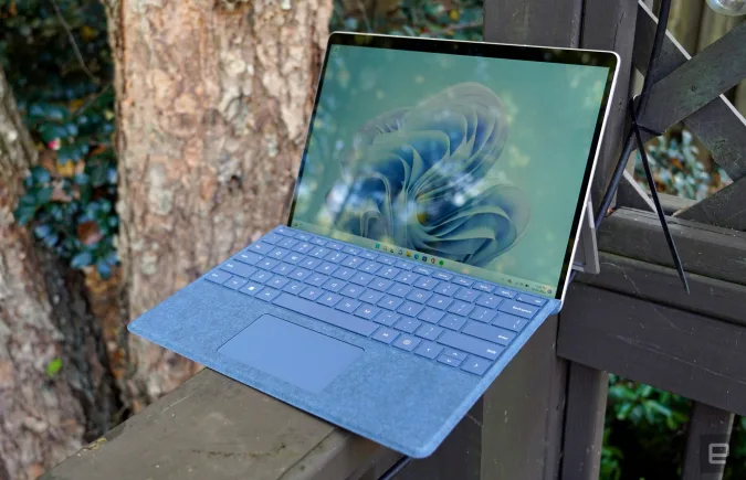 Microsoft sẽ cung cấp các linh kiện Surface cho người dùng tự sửa chữa vào năm 2023