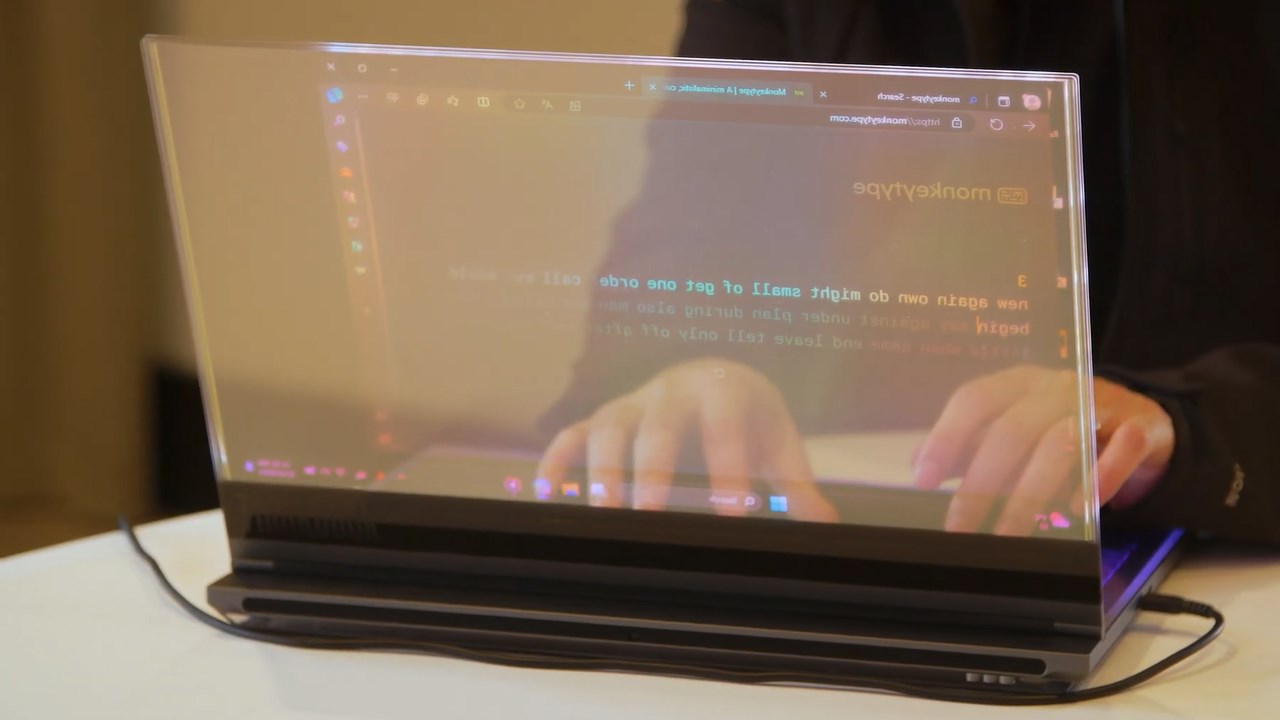 Lenovo Project Crystal: Laptop đầu tiên trên thế giới sở hữu màn hình trong suốt