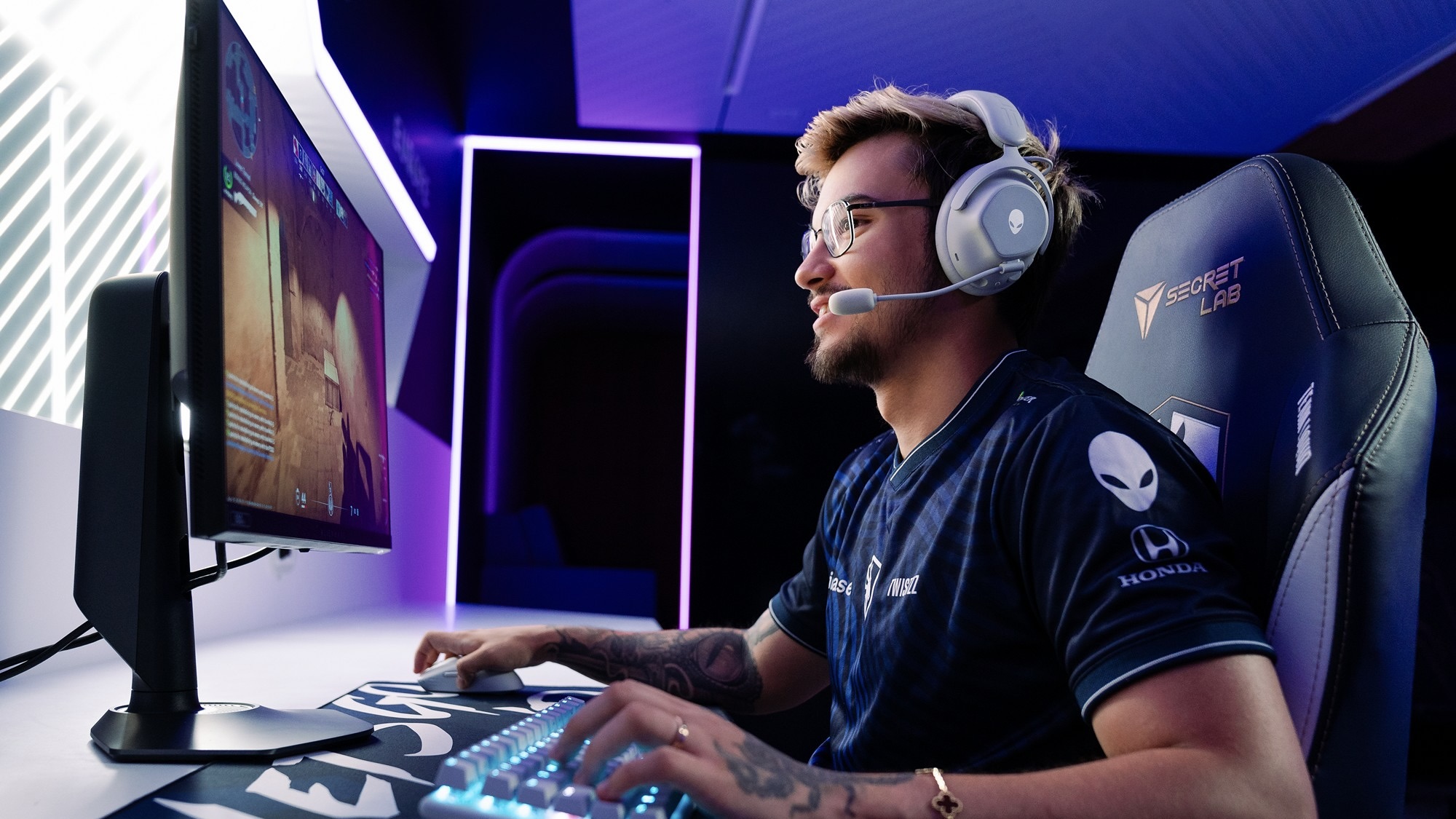 Alienware cùng team LIQUID ra mắt tai nghe chơi game cao cấp