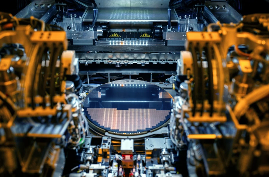 Intel khiến giới công nghệ bất ngờ: Tăng tốc chip không cần nâng cấp phần cứng nhờ tiến trình 14A