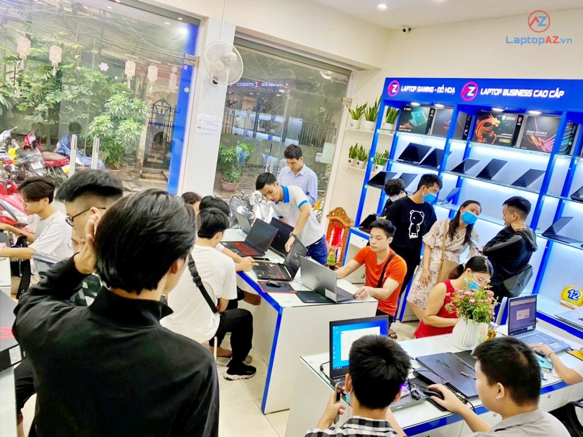 Khách hàng đến với LaptopAZ
