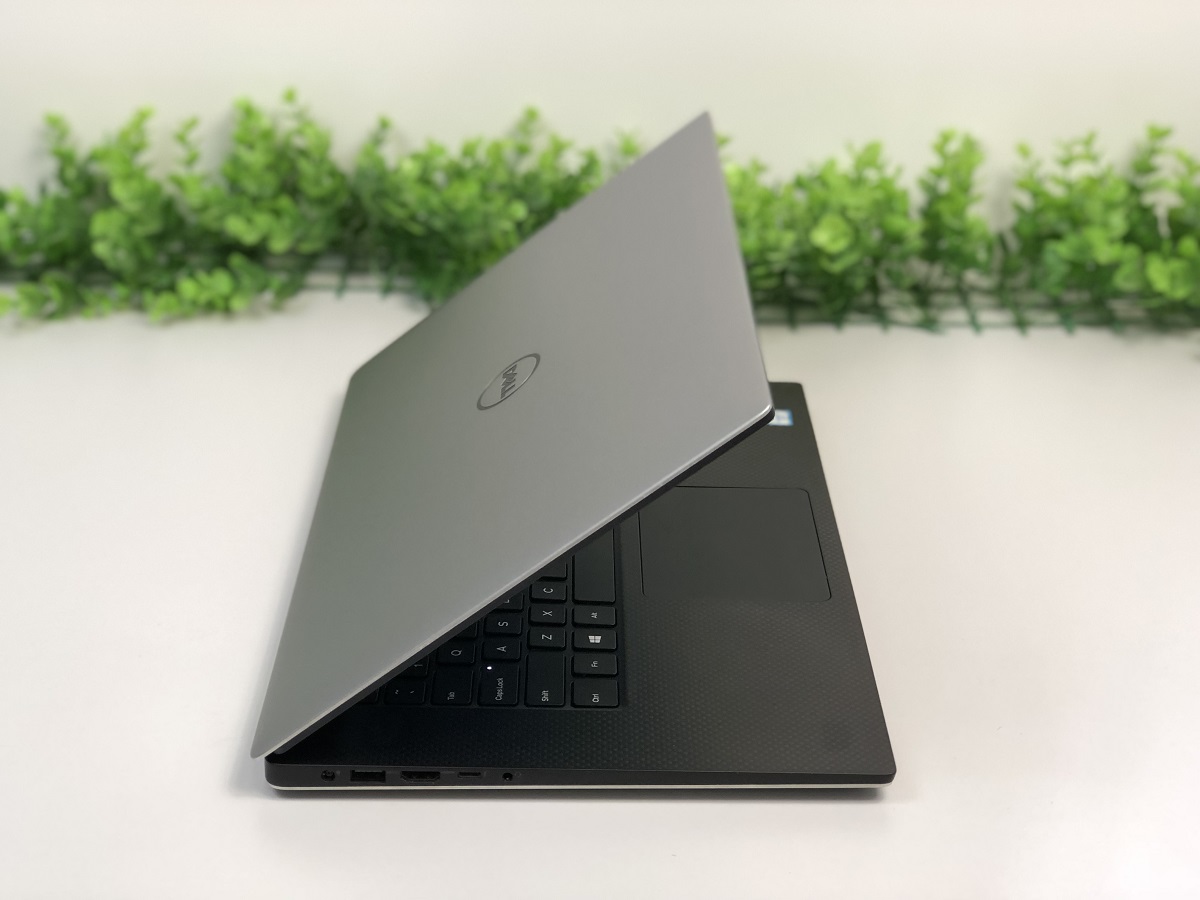 gia-laptop-dell-xps-9550-bao-nhieu